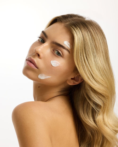 קרם יום מבהיר עם הגנה אילסטריוס SPF 50