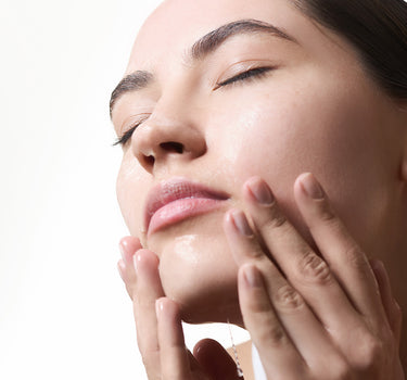 מסכה ממצקת מכילה תמצית תלתן אדום ניואנס